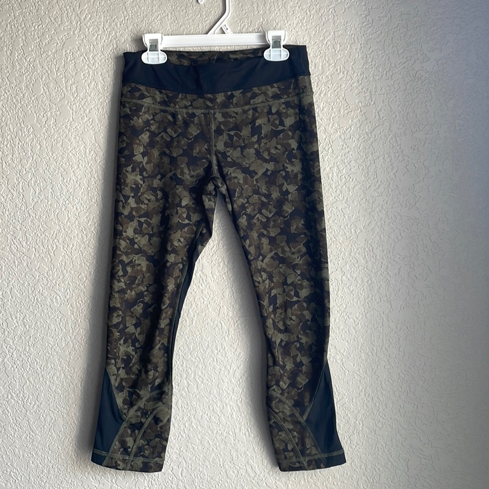 Camouflage lululemon capri leggings (4)